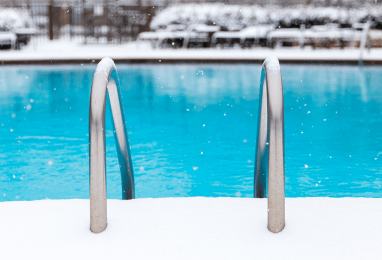 ¿Invernar la piscina o dejarla en funcionamiento?