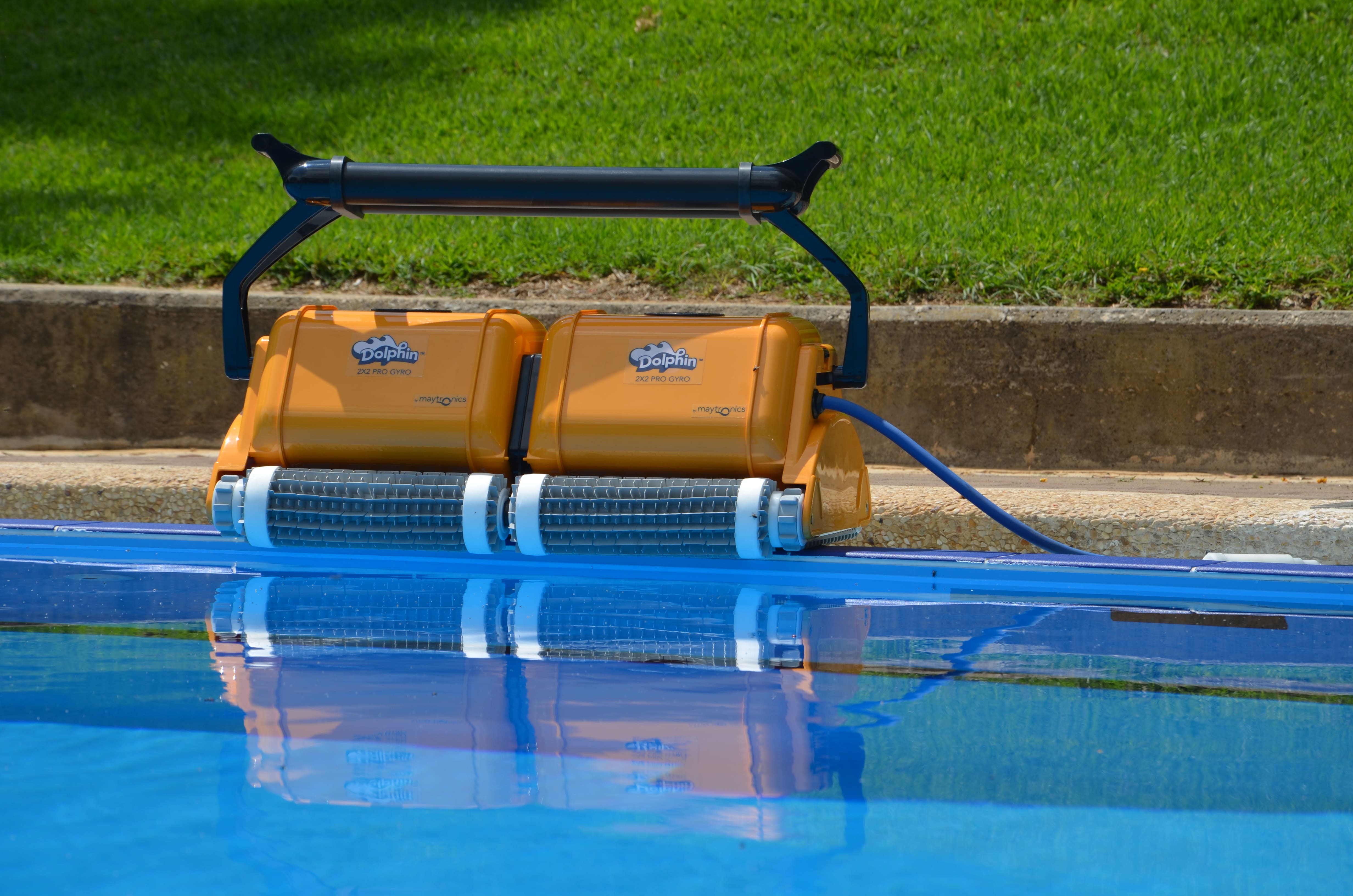 Professional Pool Cleaner Dolphin Wave 2x2